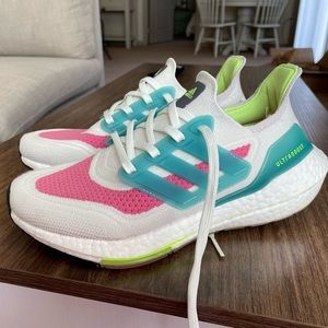 WOMEN’S ADIDAS ULTRABOOST 21